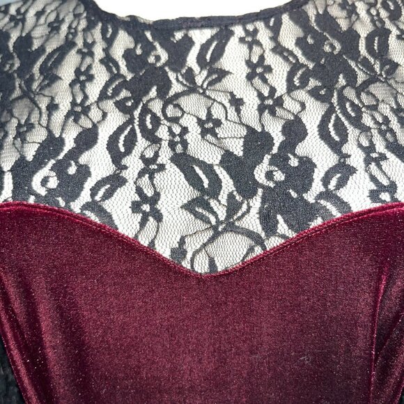 BISOU BISOU Burgundy Stretch Velvet & Black Lace Bustier Corset Style Top EUC- 8 - Picture 4 of 12